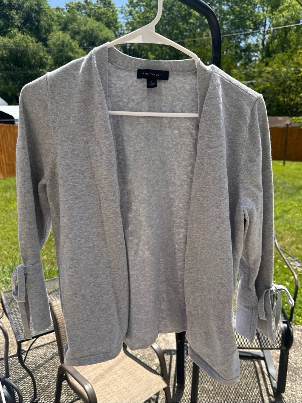 Ann Taylor Grey Bow Tie Sleeve Cardigan M